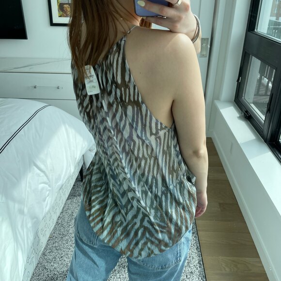 Of Two Minds Printed V-Neck Cami Top - Picture 5 of 7